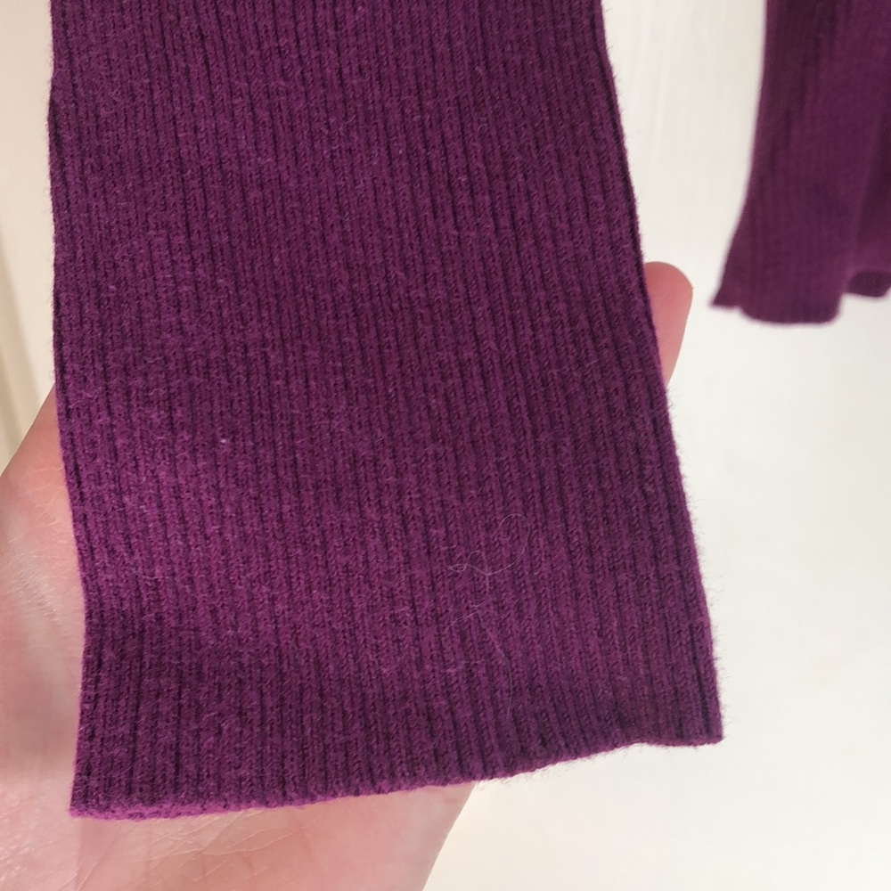 Women’s Old Navy V-Neck Striped Sweater Size Small - Picture 5 of 8